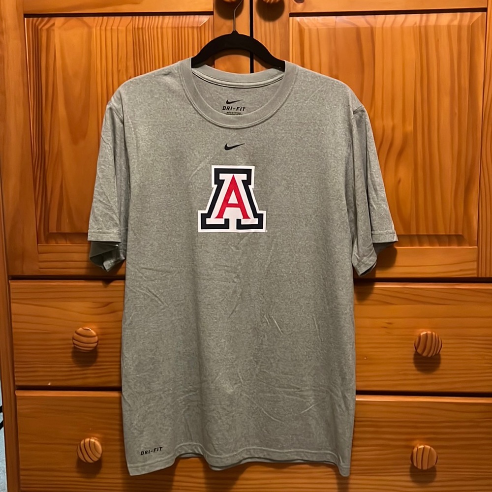 Like new medium Arizona Nike dry fit T-shirt